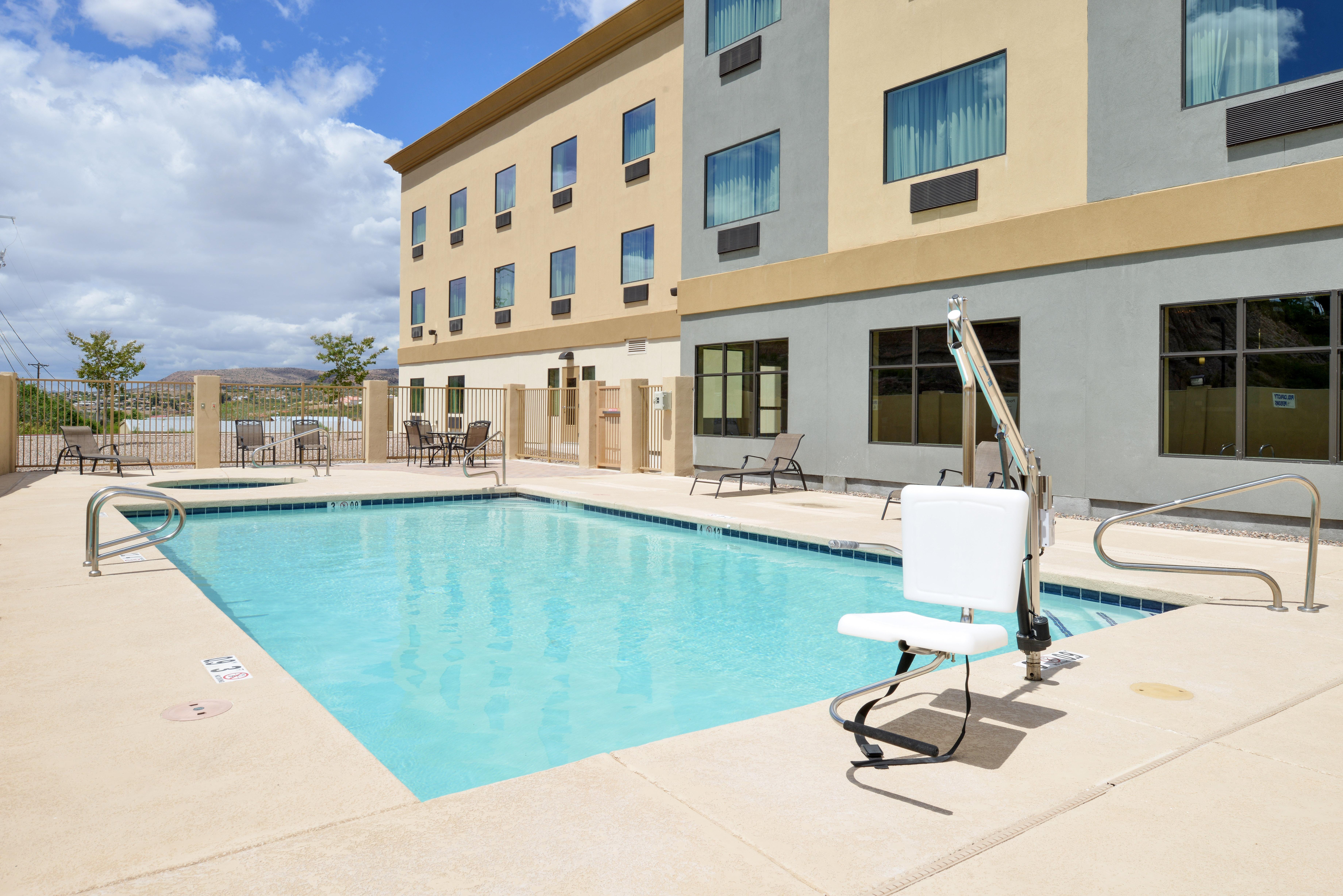 Holiday Inn Express & Suites Globe By Ihg Bagian luar foto